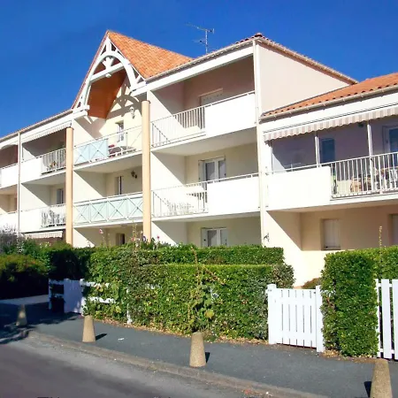 Apartment Les Jardins De L'ocean-10 By Interhome *